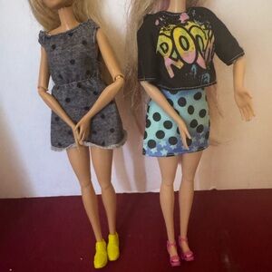 Two Fully Articulated Barbies  In Complete Outfits  EUC